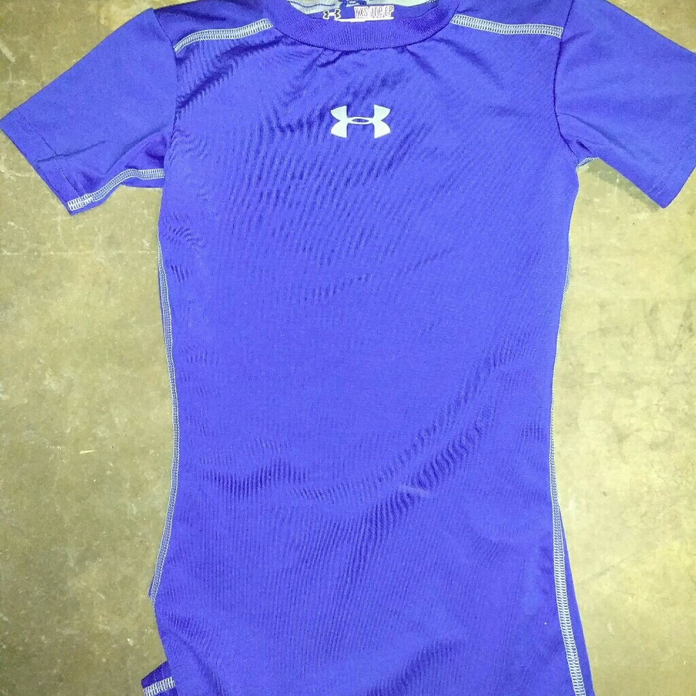 Boys youth extra small under armour shirt